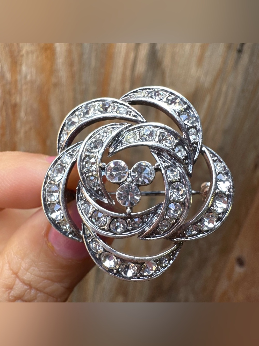 Vintage -style Y2K Clear Rhinestone Floral Knot Brooch